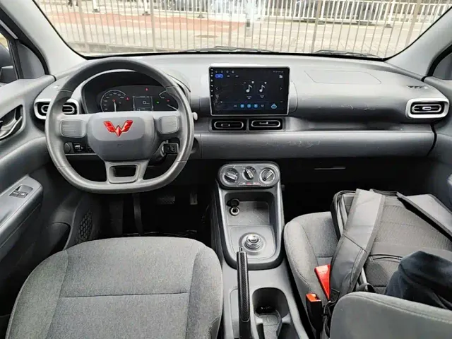 Wuling Hongguang — Фото автомобиля 9