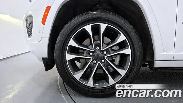 Jeep Cherokee Grand Cherokee(WL) L 3.6 Overland — Фото автомобиля 5
