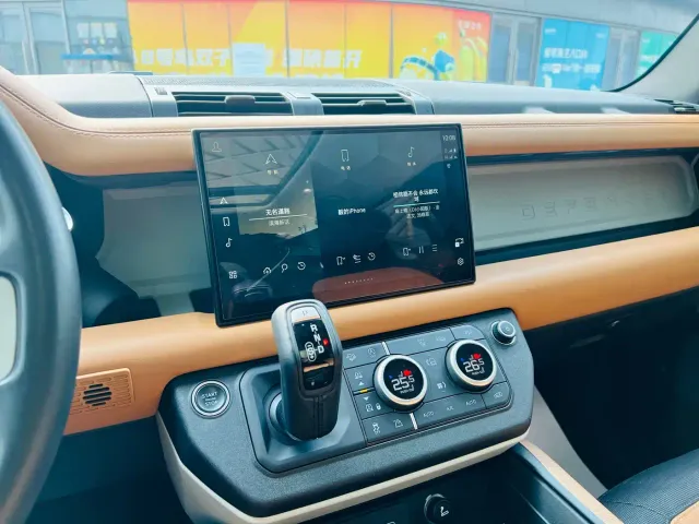 Land Rover Defender — Фото автомобиля 9