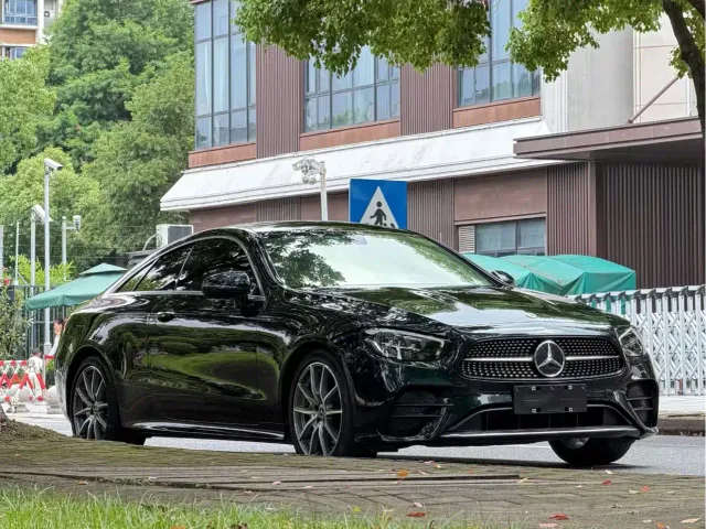 Mercedes-Benz E-Class — Фото автомобиля 3