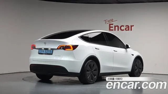 Фотография автомобиля — Tesla Model Y