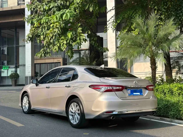 Toyota Camry — Фото автомобиля 3