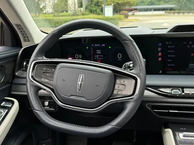 Lincoln Z — Фото автомобиля 15