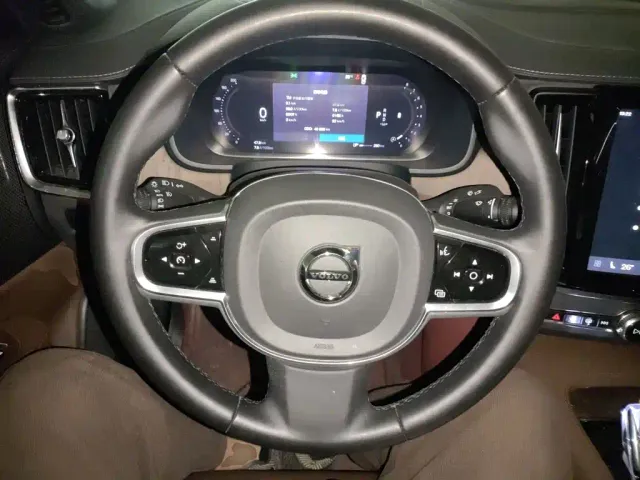 Volvo S90 — Фото автомобиля 6