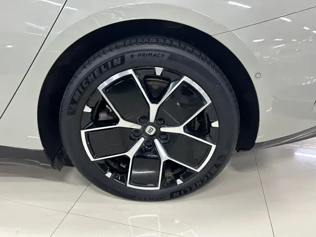 Xiaomi SU7 — Фото автомобиля 24