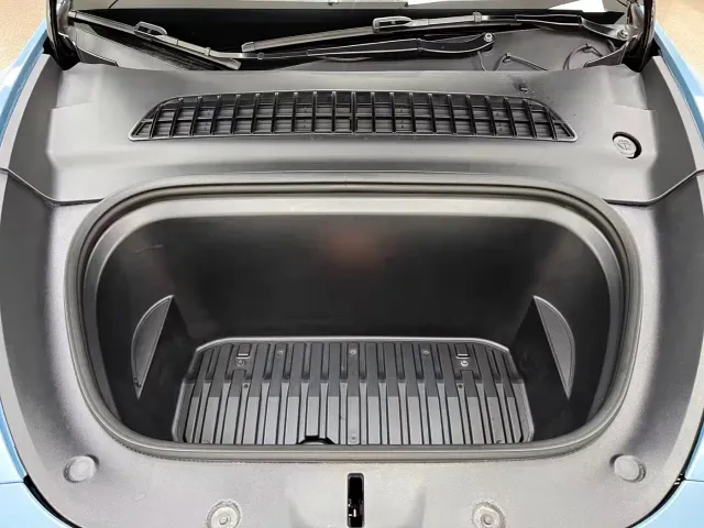 Tesla Model Y — Фото автомобиля 13