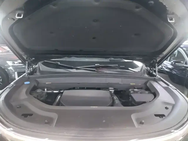 Li Auto L8 — Фото автомобиля 19