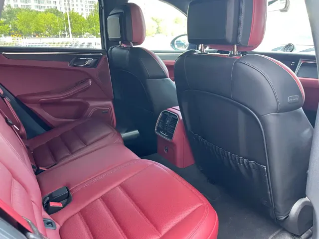Porsche Macan — Фото автомобиля 12