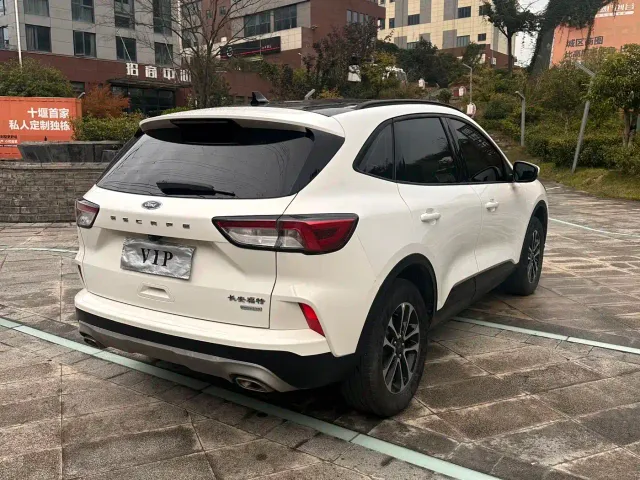 Ford Escape — Фото автомобиля 10