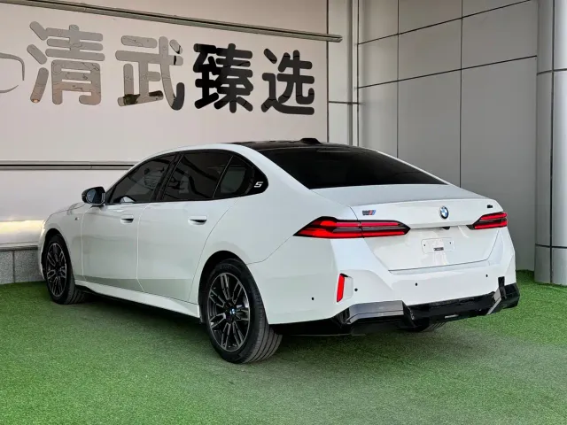 BMW 5 Series — Фото автомобиля 13
