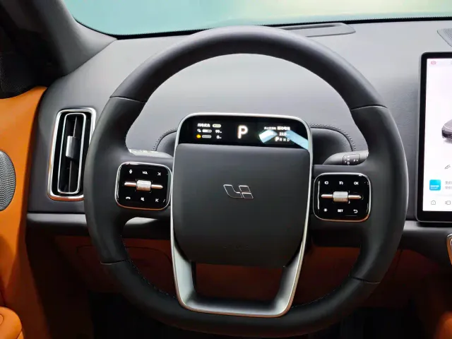 Li Auto L8 — Фото автомобиля 25