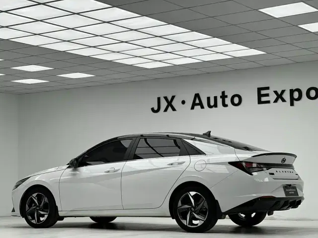 Hyundai Elantra — Фото автомобиля 19