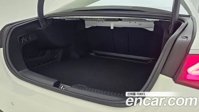 Mercedes-Benz E-Class — Фото автомобиля 11