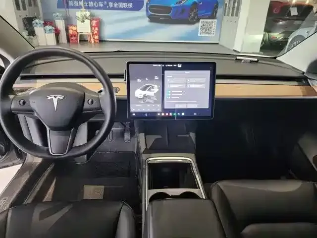 Tesla Model 3 — Фото автомобиля 6