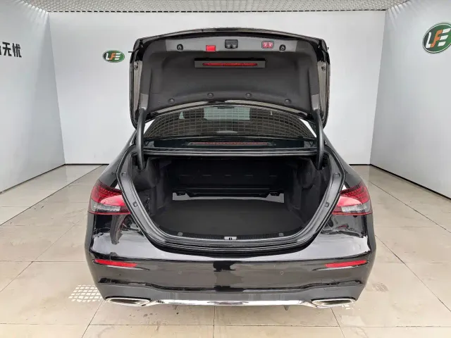 Mercedes-Benz E-Class — Фото автомобиля 29