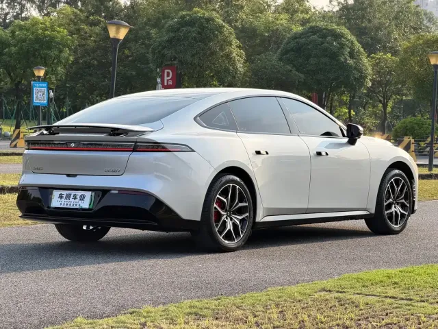 Dongfeng eπ 007 — Фото автомобиля 8