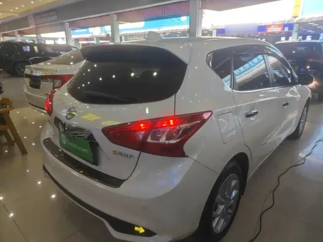 Nissan Tiida — Фото автомобиля 6
