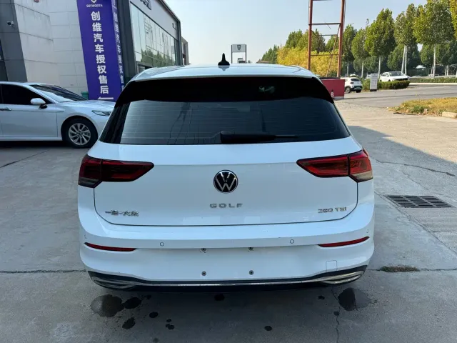 Volkswagen Golf — Фото автомобиля 12
