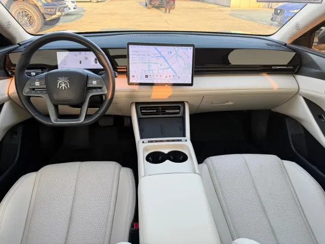 BYD Qin L — Фото автомобиля 9