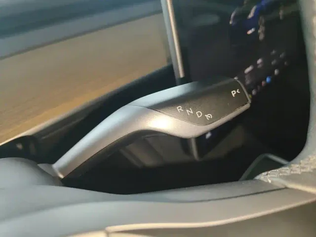 Tesla Model Y — Фото автомобиля 13