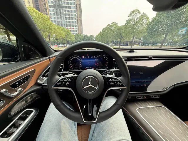 Mercedes-Benz E-Class — Фото автомобиля 15