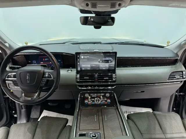 Lincoln Navigator — Фото автомобиля 8