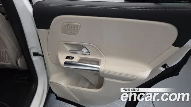Mercedes-Benz EQA — Фото автомобиля 8