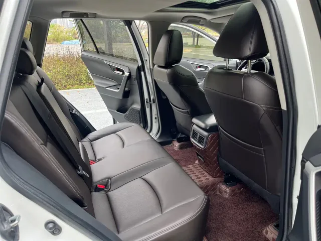Toyota RAV4 — Фото автомобиля 18