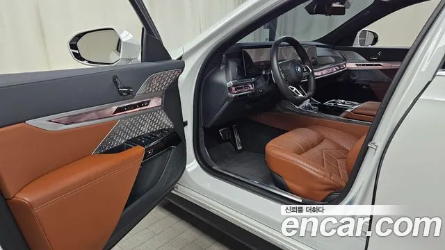 BMW i7 — Фото автомобиля 9