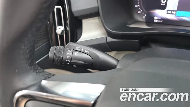 Вольво XC40 B4 Ultimate Bright — Фото автомобиля 25