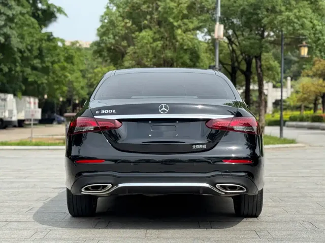 Mercedes-Benz E-Class — Фото автомобиля 7