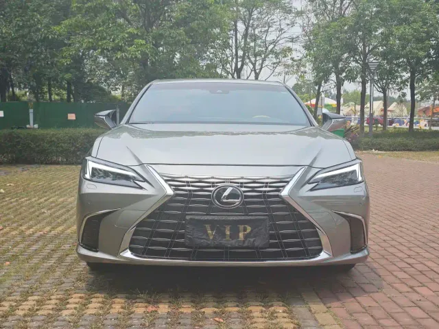 Lexus ES — Фото автомобиля 2