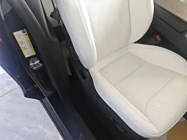 Tesla Model Y — Фото автомобиля 23