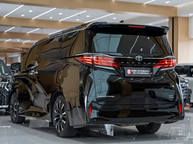 Toyota Alphard — Фото автомобиля 11