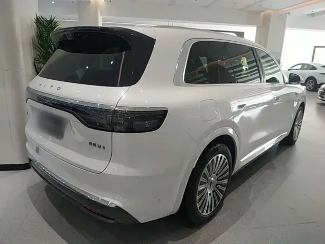 Aito M8 — Фото автомобиля 6