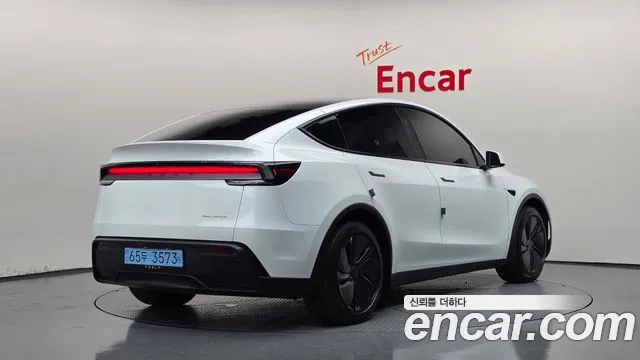 Tesla Model Y — Фото автомобиля 2