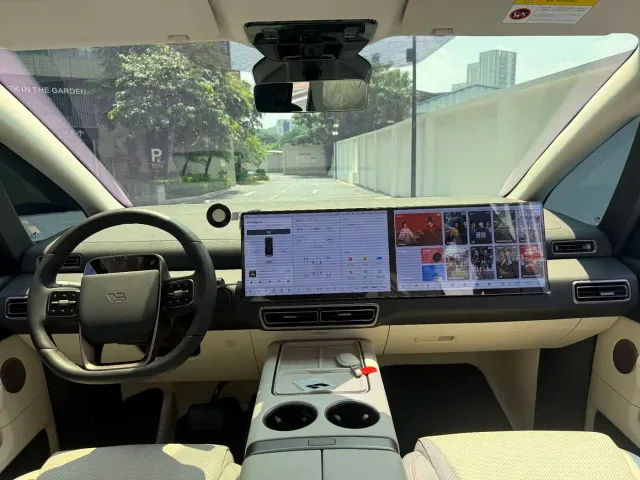 Li Auto MEGA — Фото автомобиля 15