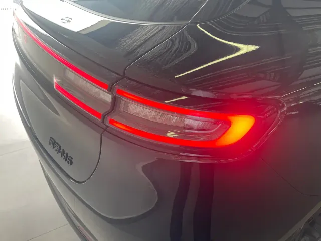 Aito M5 — Фото автомобиля 10