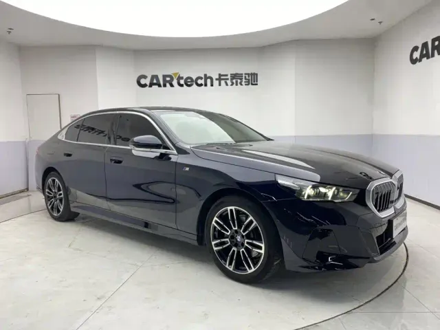 BMW 5 Series — Фото автомобиля 2
