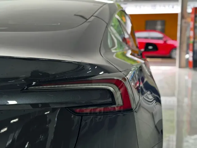 Tesla Model 3 — Фото автомобиля 8