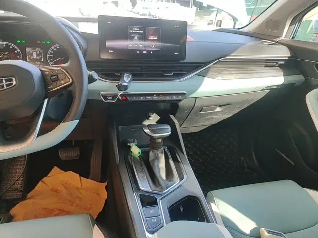Geely Emgrand S — Фото автомобиля 12