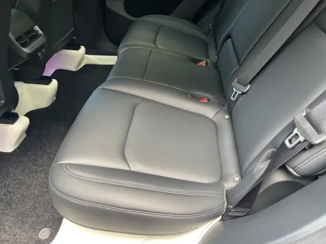 Tesla Model Y — Фото автомобиля 18