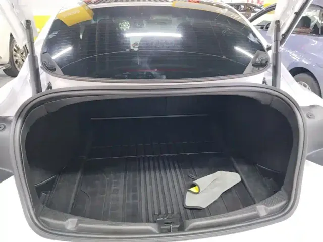 Tesla Model 3 — Фото автомобиля 14