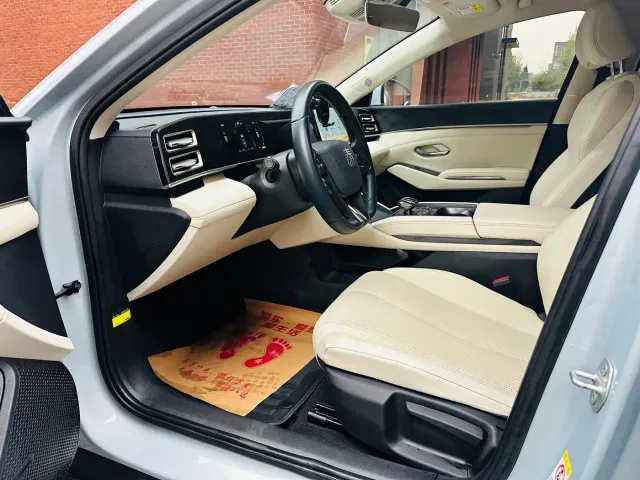 BYD Qin L — Фото автомобиля 12