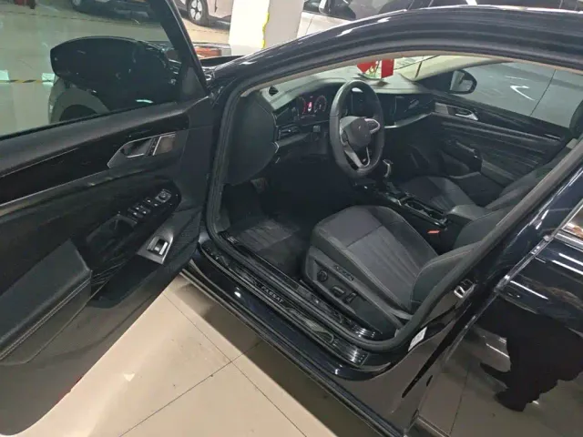 Volkswagen Passat — Фото автомобиля 15