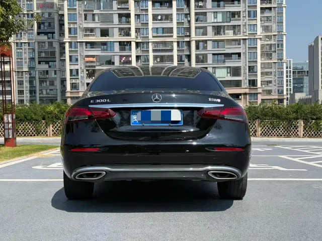 Mercedes-Benz E-Class — Фото автомобиля 5