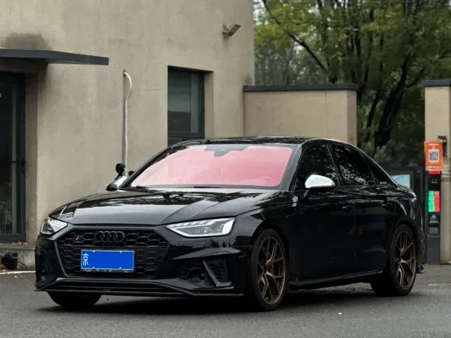 Фотография автомобиля — Audi S4