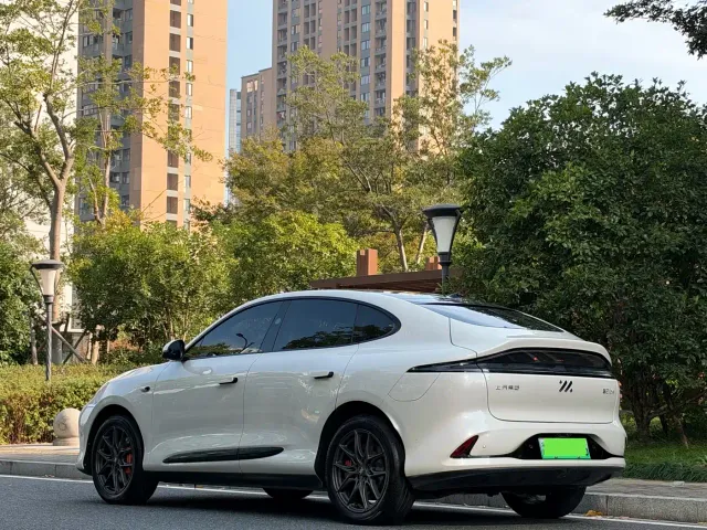 IM Motors LS6 — Фото автомобиля 11