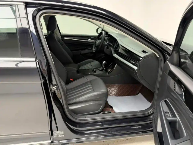 Volkswagen Passat — Фото автомобиля 10