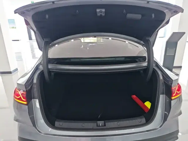 BYD Qin L — Фото автомобиля 18